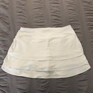 Athleta tennis skirt. White. Size MT.